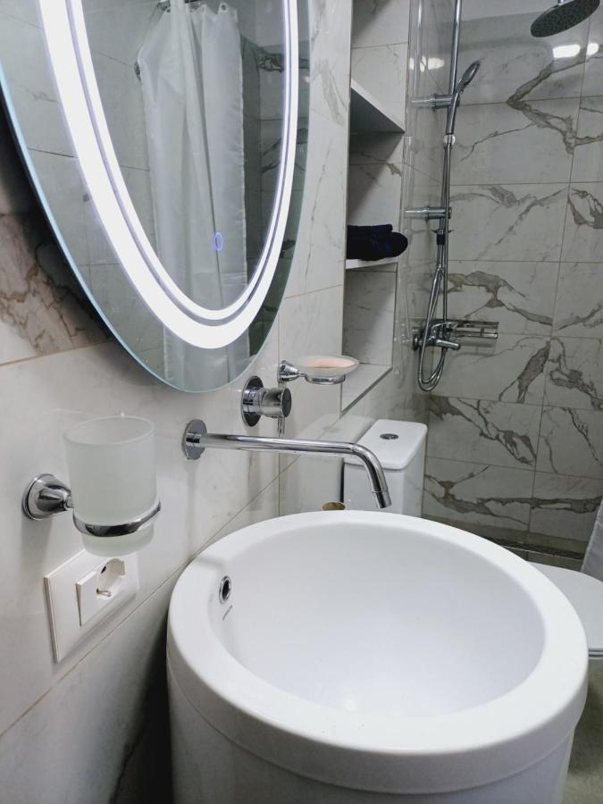 Regis Apartment Tirana Exteriör bild