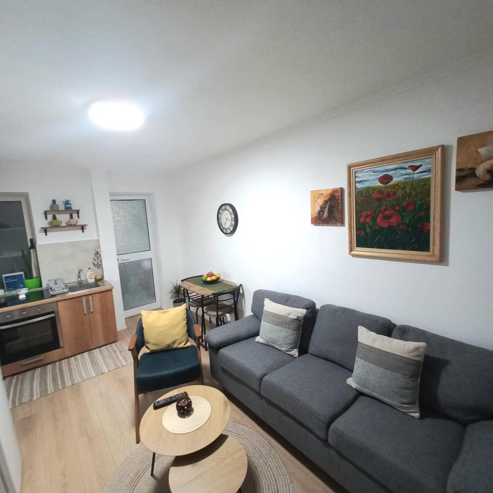 Regis Apartment Tirana Exteriör bild